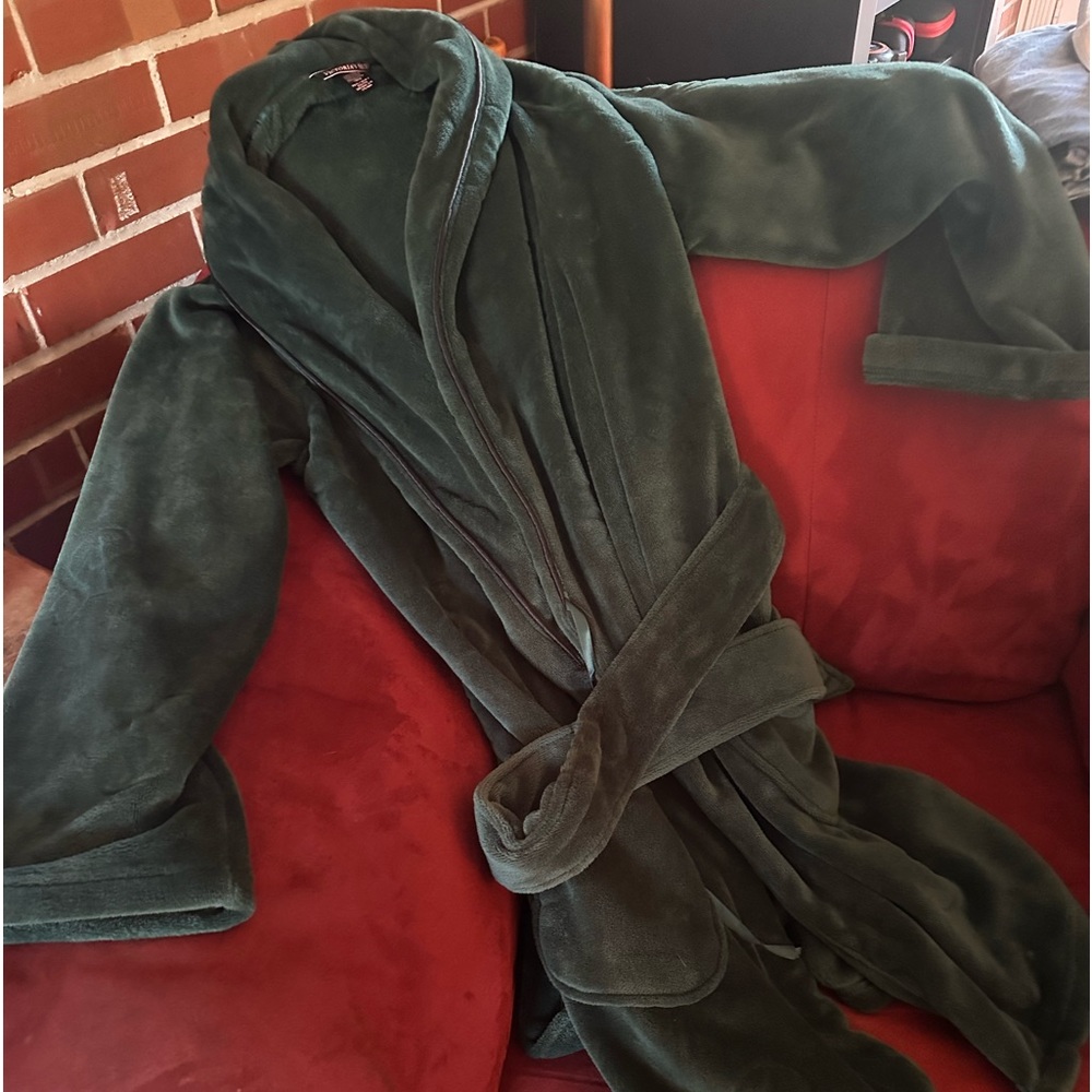Victoria Secret holiday short robe. Emerald green XS/S.